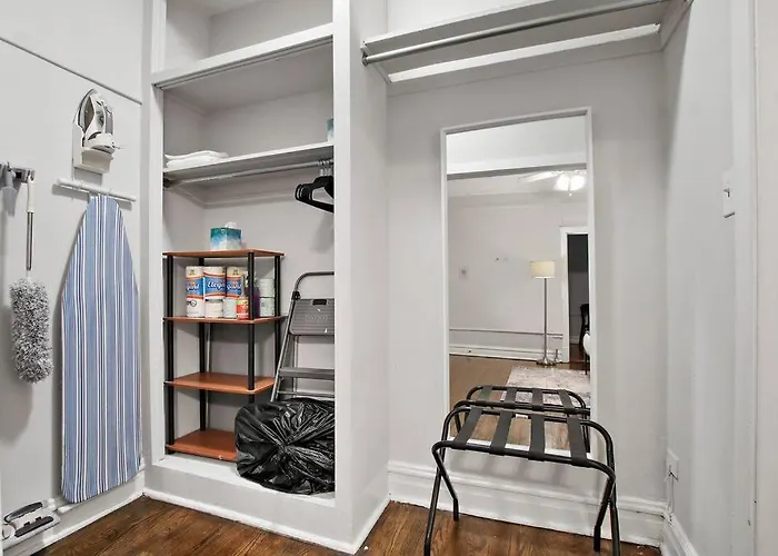Modern And Minimalist - Bstone 105 And 108 Rep Apartment Chicago